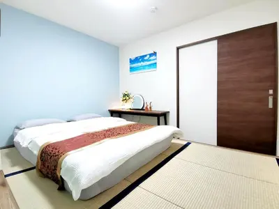 a bedroom with a bed and a sliding door at Asakusa Temple Detached BuildingZhujia Inn 2-8 people3 min walk to Asakusa Temple Skytree Ueno within walking distanceDirect access to Ginza, Shibuya, Shinjuku by subway in Tokyo