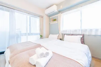 a bedroom with a bed with two towels on it at FRt\u6075\u6bd4\u5bff2\u4e01\u76ee306 in Tokyo