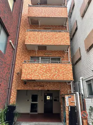 a brick building with a door and a balcony at ZYZSumiyoshichō 2K SJ0254 in Tokyo