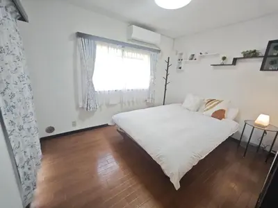 a bedroom with a white bed and a window at ZYZSumiyoshichō 2K SJ0254 in Tokyo