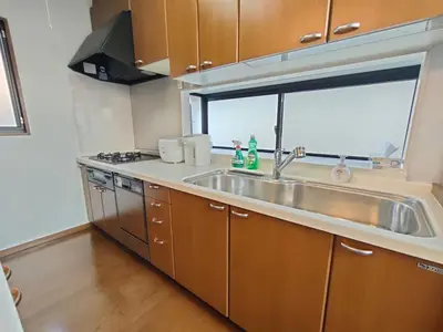 a kitchen with a sink and a window at \u8fd1\u6c60\u888b 3\u5c42\u522b\u5885 \u5168\u65b0\u88c5\u4fee \u8f66\u7ad97\u5206\u949f 4\u5ba41\u53851\u6d74\u5ba41\u536b\u751f\u95f4 \u8bbe\u65bd\u9f50\u5168 \u6700\u59278\u4ebaEasy Access to Shinjuku Ikebukuro 4 rooms 1dining room 1 bathrooms 1toilets Max 8P 7mins to St a in Tokyo