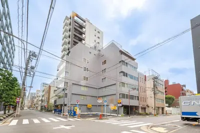 a tall building on the corner of a street at \u6753 shakku\u795e\u4fdd\u753a in Tokyo