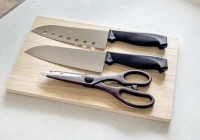 a pair of scissors sitting on a cutting board at \u6753 shakku\u795e\u4fdd\u753a in Tokyo