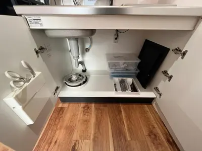 a kitchen with a sink and a counter top at \u6d45\u8349\u6a4b202 in Tokyo