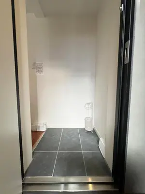 a hallway with a room with a tile floor at \u6d45\u8349\u6a4b202 in Tokyo