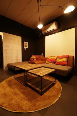 a living room with a couch and a coffee table at \u30a2\u30f3\u30c9\u30b9\u30c6\u30a4\u5343\u4f4f\u5bff\u753a in Tokyo