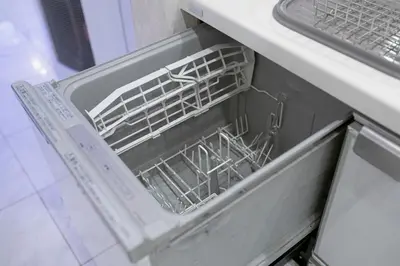 a dish drying rack in a dishwasher in a kitchen at Sugamo Aqua Palace -\u6700\u592710\u540d\u6c60\u888b\u30a8\u30ea\u30a2220\u5e73\u7c73\u306e\u8c6a\u90b8- in Tokyo