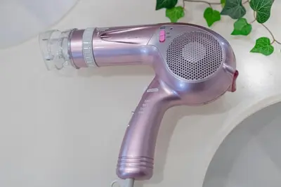 a blow dryer is sitting on a sink at Sugamo Aqua Palace -\u6700\u592710\u540d\u6c60\u888b\u30a8\u30ea\u30a2220\u5e73\u7c73\u306e\u8c6a\u90b8- in Tokyo