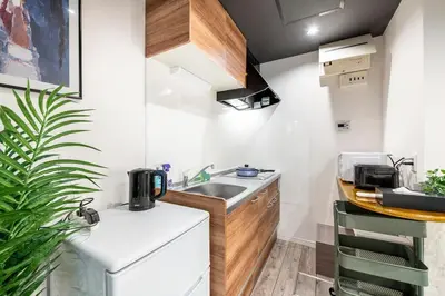 a small kitchen with a sink and a refrigerator at Bibarudy Shinagawa -\u54c1\u5ddd\u30a8\u30ea\u30a2\u99c5\u524d1\u52068\u540d \u7fbd\u7530\u7a7a\u6e2f25\u5206- in Tokyo
