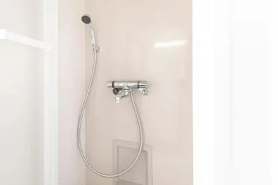 a shower in a bathroom with a hose at Bibarudy Shinagawa -\u54c1\u5ddd\u30a8\u30ea\u30a2\u99c5\u524d1\u52068\u540d \u7fbd\u7530\u7a7a\u6e2f25\u5206- in Tokyo
