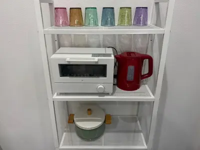 a shelf with a microwave and a tea pot at Sugamo hotel 101-TS0333 in Tokyo