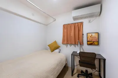 a bedroom with a bed and a desk and a window at \u5922\u306e\u5bbf \u7ffc 132t in Tokyo
