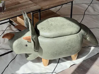 a stuffed elephant sitting on top of a table at \u8429\u5c3e\u30d3\u30eb\u56db\u968e\u4e94\u968e in Tokyo