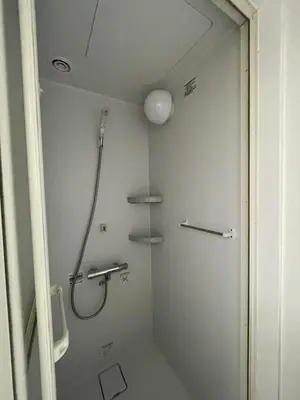 a shower stall in a bathroom with a shower at \u548c\u98a8\u5c0f\u7b51\u3068\u4eac\u753a\u5c4b in Tokyo