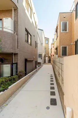 an empty alley between two buildings at ksf\u4e0a\u6c60\u888b3\u4e01\u76ee101 in Tokyo