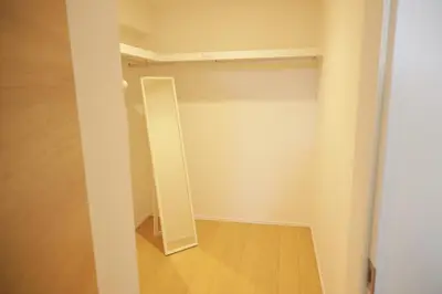a room with a closet with a mirror at Mi-HOTEL KOMAGOME in Tokyo