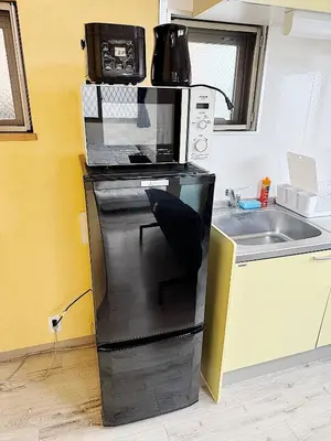 a kitchen with a microwave and a sink at Tokyo Stay Apila in Tokyo