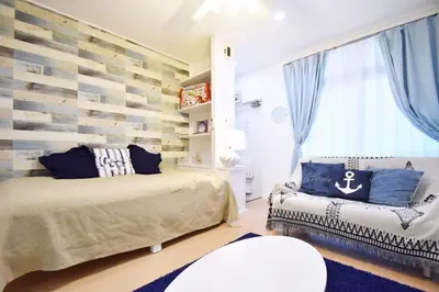 a bedroom with two beds and a window at \u6771\u30b0\u30ea\u30fc\u30f3\u30cf\u30a4\u30c4 302 in Tokyo