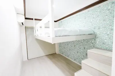 a small room with a bunk bed in the wall at \u5317\u65b0\u5bbf2\u5ba41\u5385\u516c\u5bd3#\u667a\u80fd\u9a6c\u6876#\u5e72\u6e7f\u5206\u79bb#Shinjuku 2bed rooms1#2 in Tokyo