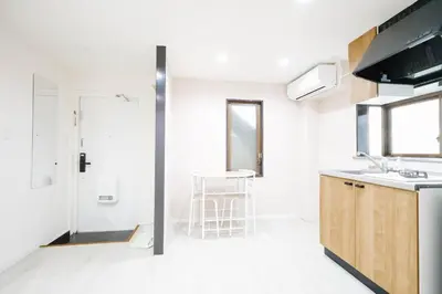 a kitchen with a sink and a counter top at \u5317\u65b0\u5bbf2\u5ba41\u5385\u516c\u5bd3#\u667a\u80fd\u9a6c\u6876#\u5e72\u6e7f\u5206\u79bb#Shinjuku 2bed rooms1#2 in Tokyo