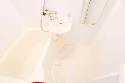 a white bathroom with a sink in a room at \u5317\u65b0\u5bbf2\u5ba41\u5385\u516c\u5bd3#\u667a\u80fd\u9a6c\u6876#\u5e72\u6e7f\u5206\u79bb#Shinjuku 2bed rooms1#2 in Tokyo