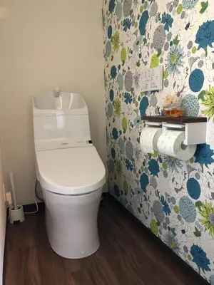 a bathroom with a toilet with a floral wallpaper at \u4e09\u30ce\u8f2a301 in Tokyo
