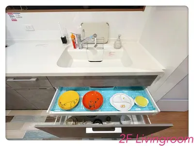 three plates in a tray under a kitchen sink at Hao Bros Home Gemini B in Tokyo