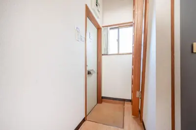 a corridor with a door and a window in a room at T s\u30cf\u30a4\u30e0 in Tokyo