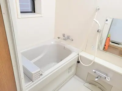 a bathroom with a bath tub and a sink at \u6771\u9577\u5d0e\u6238\u5efa\u3066 \u6771\u9577\u5d0e\u99c5\u304b\u3089\u5f92\u6b692\u5206 in Tokyo