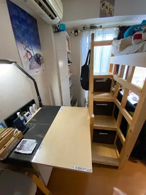 a room with a desk and a bunk bed at A Cosy Daikanyama Stay at the Anime Sanctuary in Tokyo