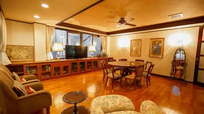 a large living room with a table and chairs at \u5343\u5e74\u90b8 in Tokyo