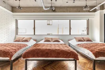 two beds in a room with two windows at ebo\u7d30\u5de5\u753a3\u4e01\u76ee4F in Tokyo