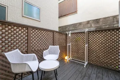 two chairs and a table on a wooden deck at \u6075\u6bd4\u5bff\u99c5\u5f92\u6b695\u5206 \u8cb8\u5207\u4e00\u8ed2\u5bb6 in Tokyo