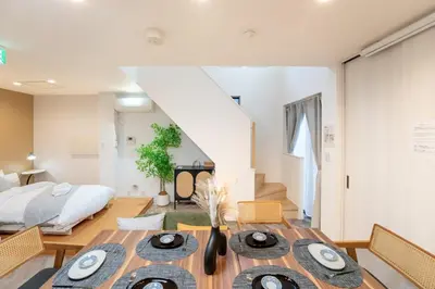 a dining room with a table and a bed at \u6075\u6bd4\u5bff\u99c5\u5f92\u6b695\u5206 \u8cb8\u5207\u4e00\u8ed2\u5bb6 in Tokyo