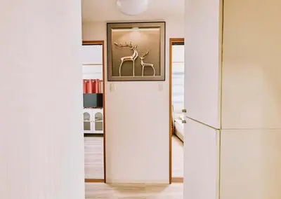a hallway with a refrigerator and a picture of a deer at \u697d\u697d\u6c11\u6cca in Tokyo