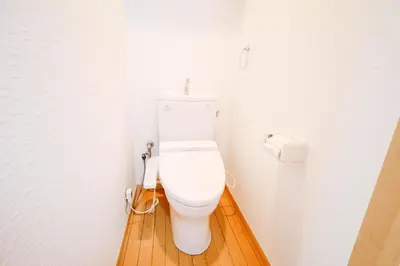 a bathroom with a white toilet in a room at T akadababa subway 4 mins walk! Newly building \u65b0\u7bc9! \u9ad8\u7530\u99ac\u5834\u99c5 \u5f92\u6b69\u570f\u5185\u5927\u4eba\u6c17! Shinjuku\u65b0\u5bbf\u5708!\u9ad8\u901f\u65e0\u9650\u5236202 in Tokyo