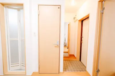 a glass door in a hallway with a bathroom at t akadababa subway 4 mins walk! Newly building \u65b0\u7bc9! \u9ad8\u7530\u99ac\u5834\u99c5 \u5f92\u6b69\u570f\u5185\u5927\u4eba\u6c17! Shinjuku\u65b0\u5bbf\u5708!\u9ad8\u901f\u65e0\u9650\u5236301 in Tokyo