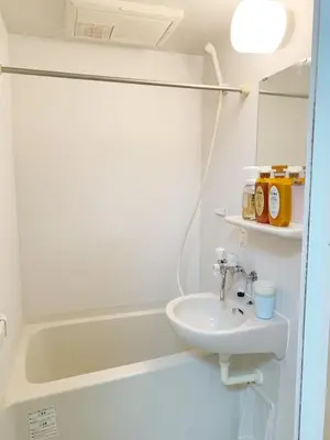 a bathroom with a sink and a mirror at t akadababa subway 4 mins walk! Newly building \u65b0\u7bc9! \u9ad8\u7530\u99ac\u5834\u99c5 \u5f92\u6b69\u570f\u5185\u5927\u4eba\u6c17! Shinjuku\u65b0\u5bbf\u5708!\u9ad8\u901f\u65e0\u9650\u5236301 in Tokyo