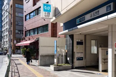 a woman walking down a sidewalk in a city at \u30aa\u30fc\u30af\u30ec\u30b9\u30c8\u6075\u6bd4\u5bff in Tokyo