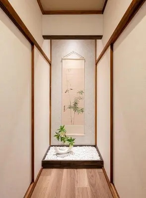 a room with a table and a painting on the wall at \u826f\u5c45\u6c11\u5bbf YOSHII House \u6674\u7a7a\u5854\u5f92\u6b65\u5708 \u6574\u680b\u51fa\u79df in Tokyo