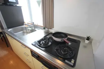 a frying pan on a stove in a kitchen at HOTEL LUANA in NISHIKI in Tokyo