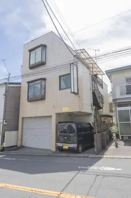 a van parked in front of a house at shan-Nishiochiai 2F-SJ0005 in Tokyo