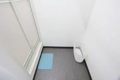an empty room with an open door and a net at LUANA in SHIN-KOUENJI in Tokyo