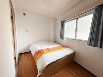 a small bedroom with a bed and a window at hananosato \u9ad8\u7530\u99ac\u5834 in Tokyo