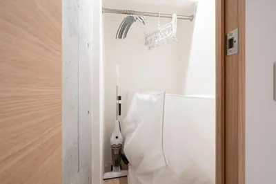 a room with a white room with a broom at Exam\u9ad8\u7530\u99ac\u5834 in Tokyo