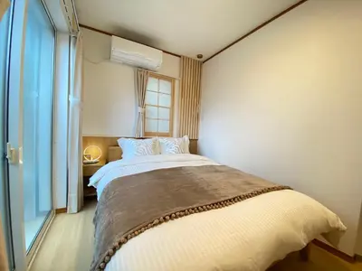 a bedroom with a large bed and a window at N28-Tokyo Shinjuku Luxury Villa 110 SPM in Tokyo