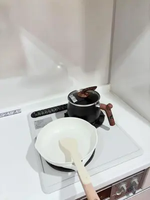 a bowl and spatula sitting on top of a stove at Shibuya\u306e\u5bbf in Tokyo