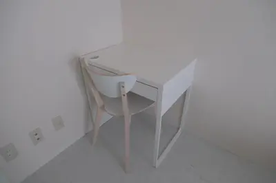 a white desk with a chair in a room at 5min walk to Kameari Station within 30min to Ginza, Asakusa, Skytree Direct bus to Haneda Airport & Tokyo Disneyland departing from Kameari Station in Tokyo