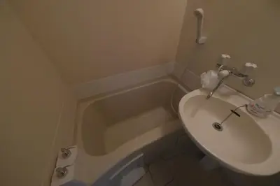 a bathroom with a sink and a bath tub at 5min walk to Kameari Station within 30min to Ginza, Asakusa, Skytree Direct bus to Haneda Airport & Tokyo Disneyland departing from Kameari Station in Tokyo