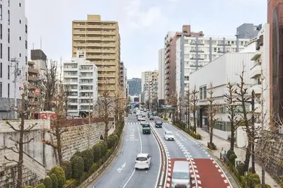 a busy city street with cars on the road at \u30c8\u30ea\u30e0\u9762\u5f71\u6a4b in Tokyo